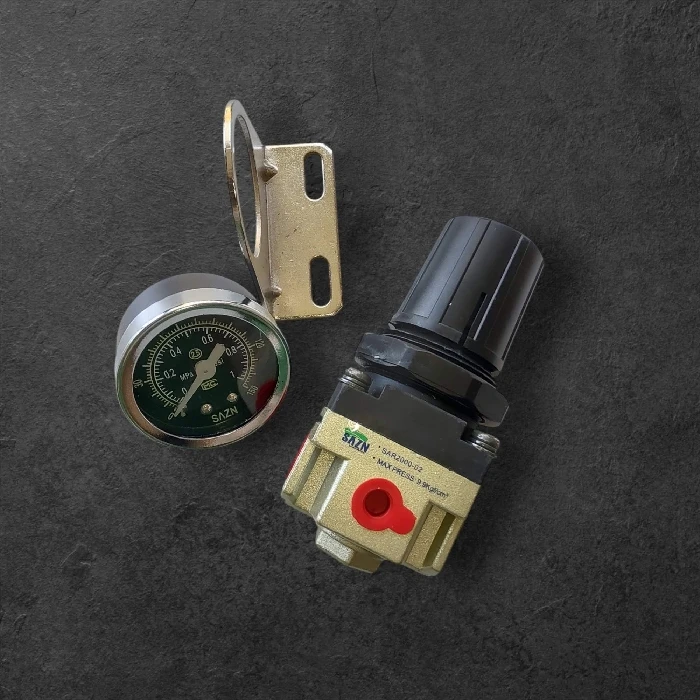 Regulator tlaka A2000 z manometrom 1/4 navoji do 10MPa 